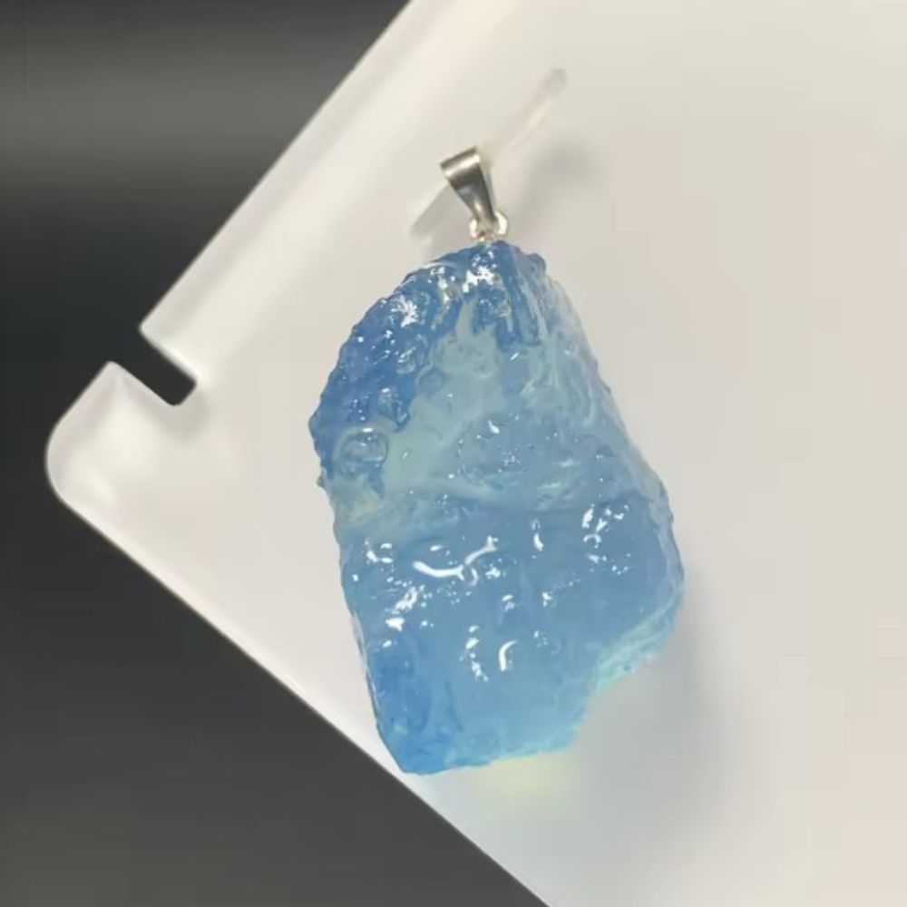 Pendentif en pierre aigue-marine brute